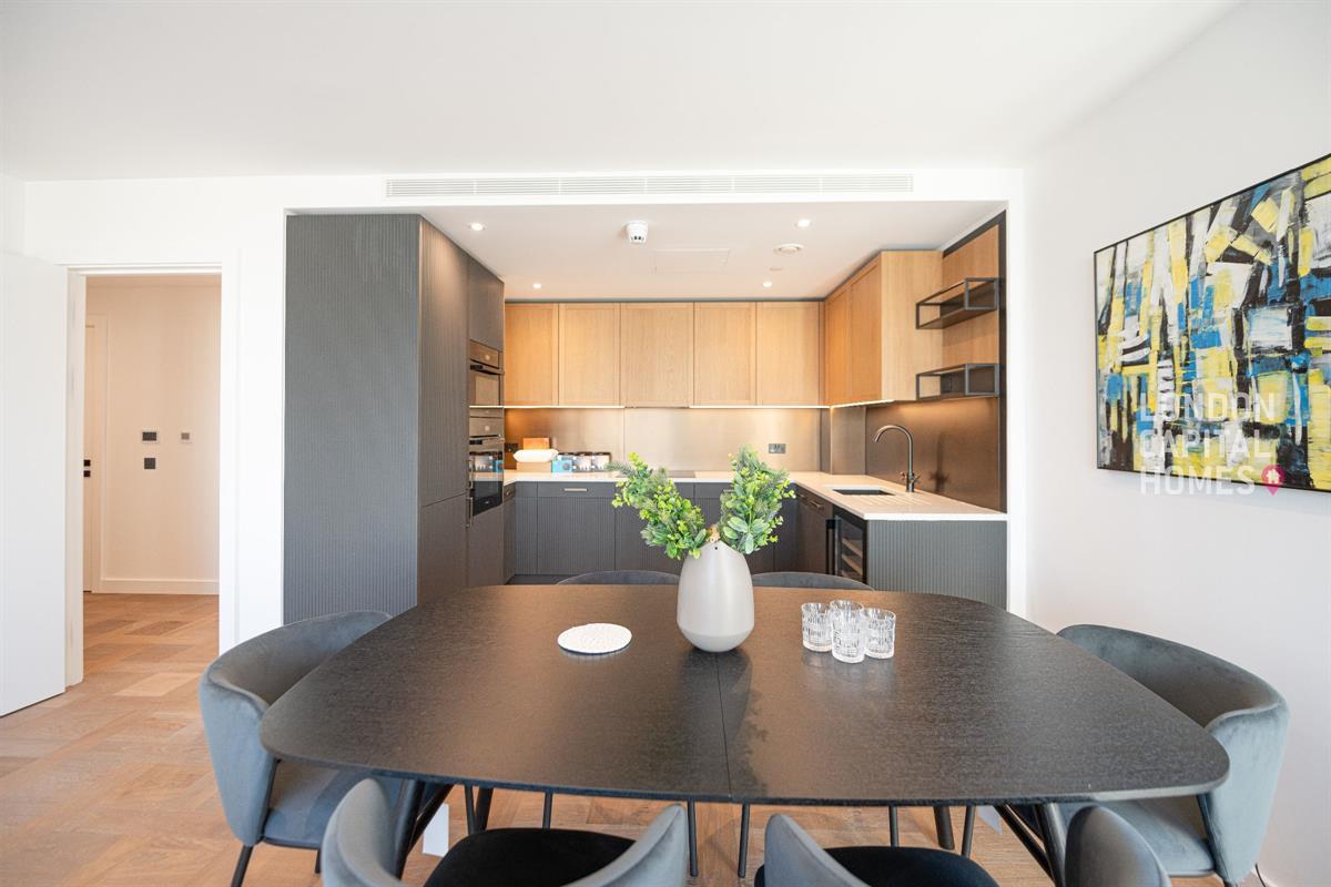 3 bed property in 2 Merino Gardens, London